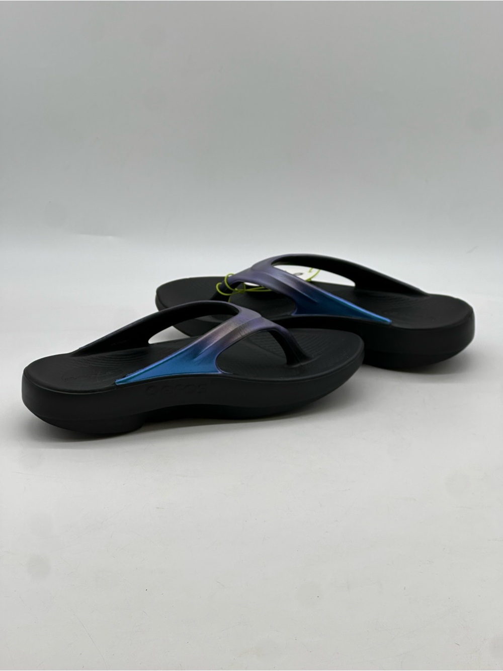 OOFOS OOLALA Luxe Sandals. Size 9 - Picture 7 of 9